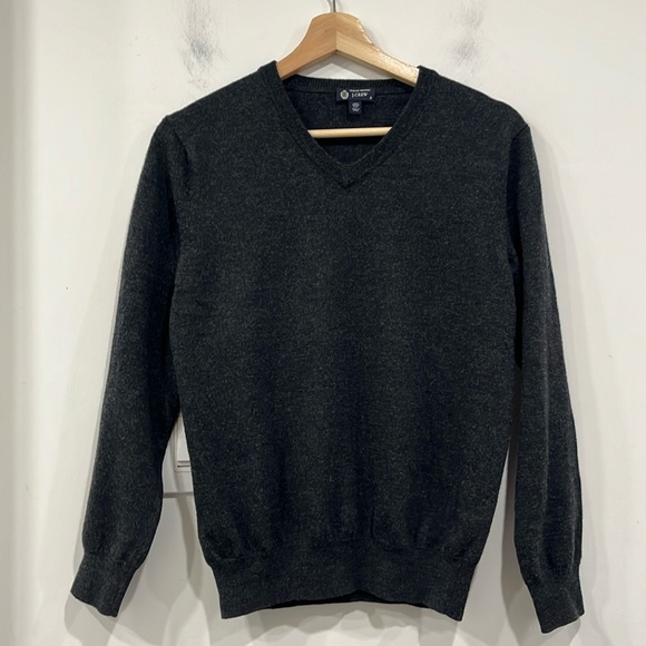 I. Crew Italian Merino Wool V Neck sweater in Charcoal size S - Picture 3 of 9